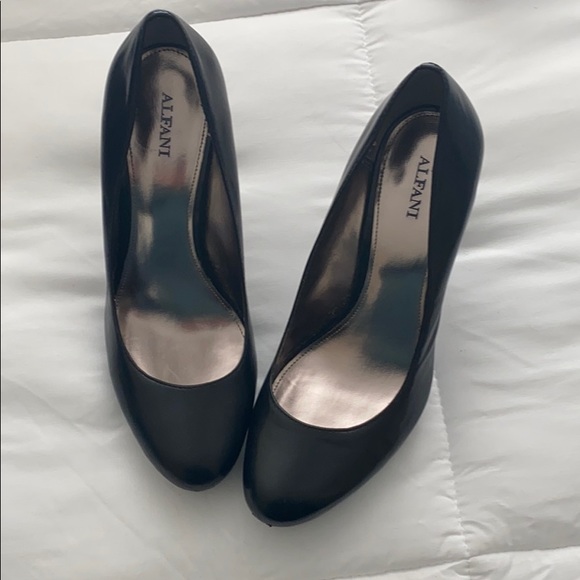 Alfani basic black pumps - Picture 3 of 6
